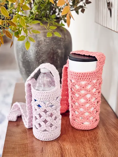 Circle Leaf Water Bottle Holders in lilac and pink holding water bottles