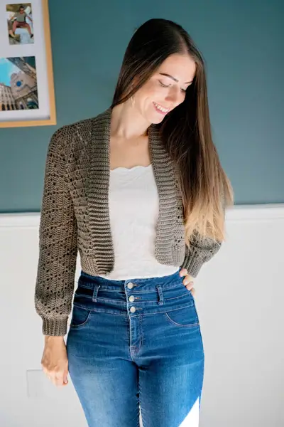 Woman wearing a brown Diamond Crochet Cardigan with high waisted jeans