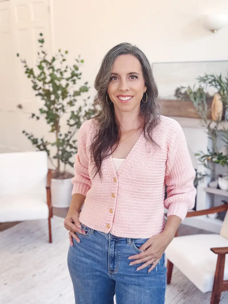 Woman wearing the blush pink Finch Cardigan with jeans