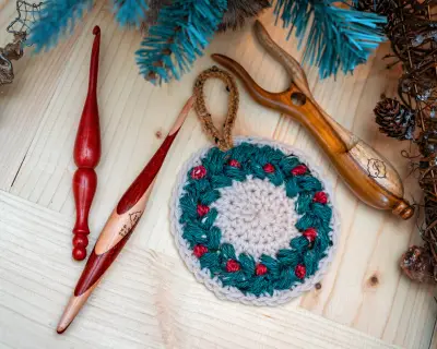 Green Macchiato wreath ornament with red berries, crochet hooks and scissors