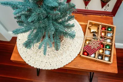 Small tree on the cream Macchiato Crochet Tree Skirt with a box of ornaments