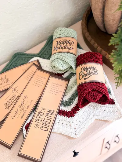 Rolled Petal Loop Chevron Washcloths with printable Merry Christmas wraps