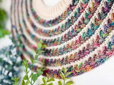 Close up of the wheat stitch rows in speckled rainbow yarn