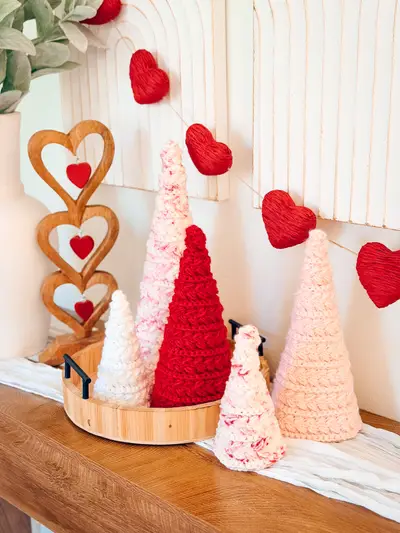 Valentine Wheat Stitch Crochet Trees in red, pink and white with hearts