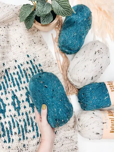 Teal and cream tweed yarn on the Wish Upon A Star mosaic star band